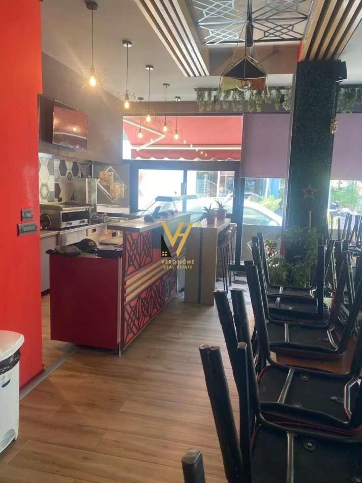 Tirane, jepet me qera dyqan Kati 0, 50 m² 1.000 € (KOMUNA E PARISIT)