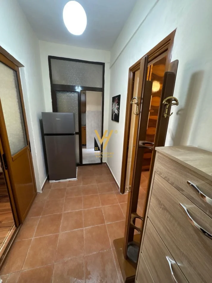 Tirane, jepet me qera apartament 1+1+Ballkon Kati 2, 50 m² 520 € (ISH BLLOK)