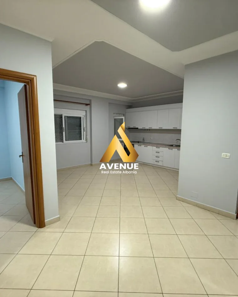 Tirane, jepet me qera apartament 1+1+Ballkon Kati 4, 80 m² 510 € (Rruga Riza Cerova)