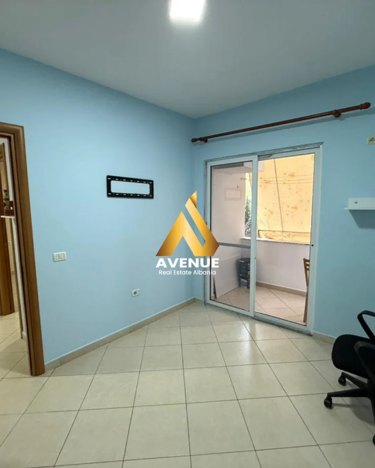 Tirane, jepet me qera apartament 1+1+Ballkon Kati 4, 80 m² 510 € (Rruga Riza Cerova)