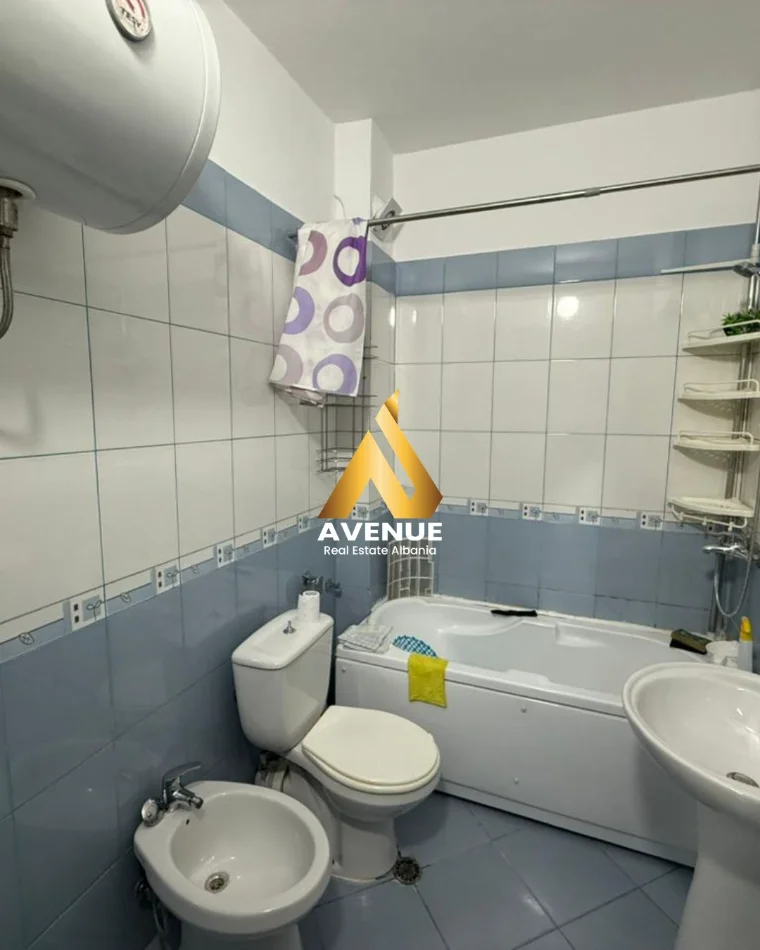 Tirane, jepet me qera apartament 1+1+Ballkon Kati 4, 80 m² 510 € (Rruga Riza Cerova)