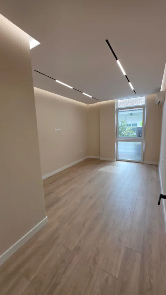 Tirane, jepet me qera apartament 2+1 Kati 2, 114 m² 