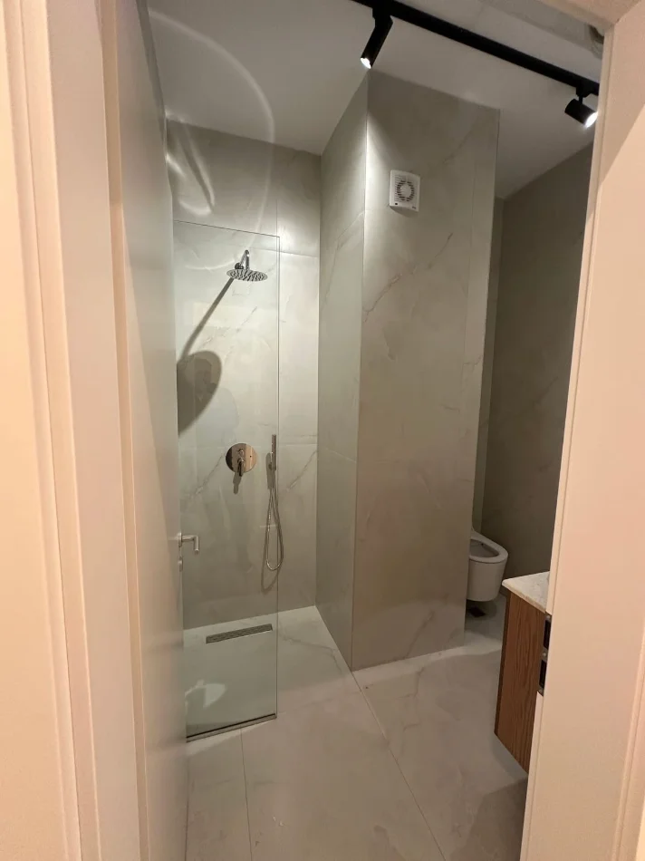 Tirane, jepet me qera apartament 2+1 Kati 2, 114 m² 