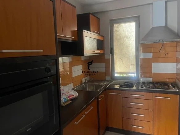 Tirane, jepet me qera apartament 1+1+Ballkon Kati 2, 70 m² 450 € (BRRYL)