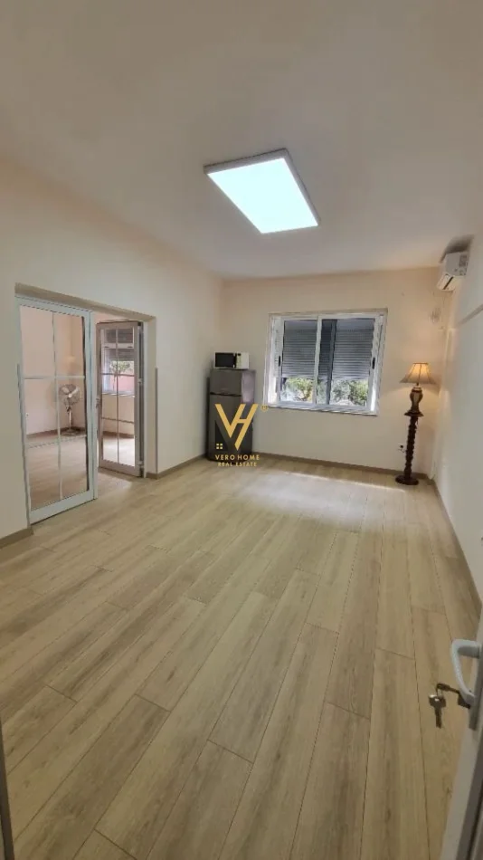 Tirane, jepet me qera zyre Kati 2, 50 m² 850 € (MINE PEZA)