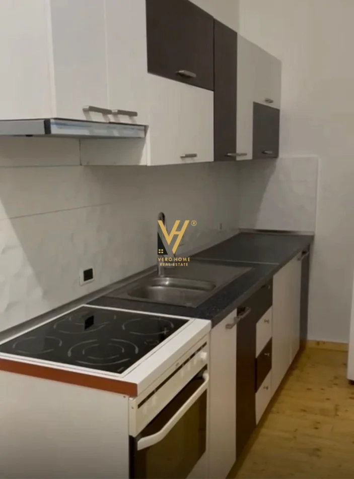 Tirane, jepet me qera apartament 2+1+Ballkon Kati 1, 75 m² 470 € (FARMACIA 10)