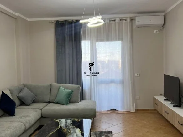 Tirane, jepet me qera apartament 1+1+Ballkon Kati 4, 75 m² 500 € (JORDAN MISJA)