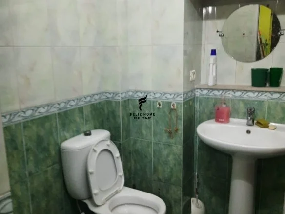 Tirane, jepet me qera dyqan Kati 0, 75 m² 1.000 € (SHALLVARET)
