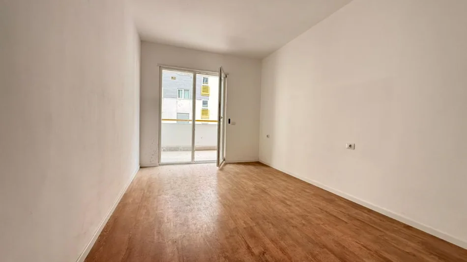 Tirane, shitet 1+1 Kati 4, 82 m² 135.000 € 