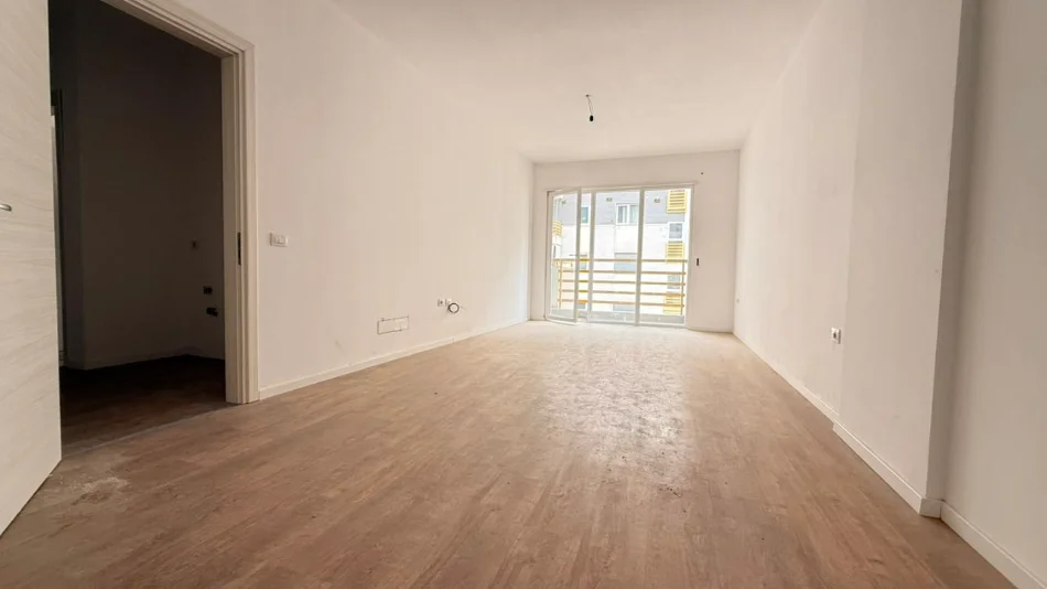 Tirane, shitet 1+1 Kati 4, 82 m² 135.000 € 