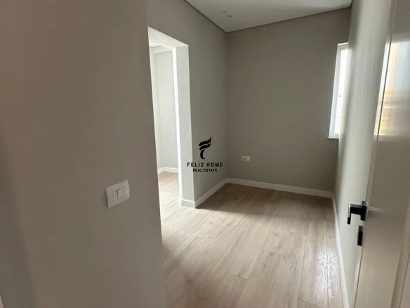 Tirane, jepet me qera zyre Kati 4, 105 m² 850 € (DON BOSKO)