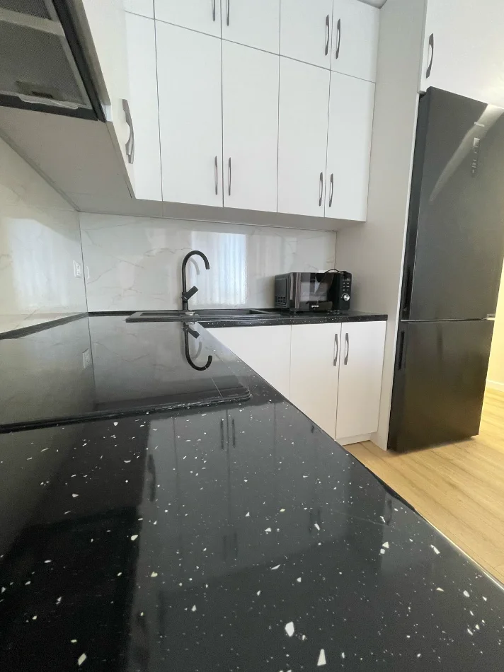 Tirane, jepet me qera apartament 1+1+Ballkon Kati 2, 60 m² 600 € (Bulevardi i Ri)SHUMË PRANË QENDRËS