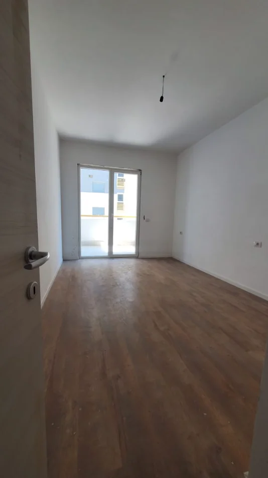 Tirane, shitet apartament 1+1+Ballkon Kati 4, 83 m² 135.000 € (Dritan Hoxha)Kompleksi E-88