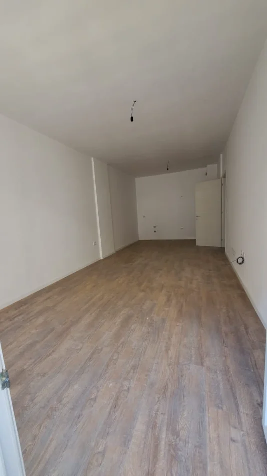 Tirane, shitet apartament 1+1+Ballkon Kati 4, 83 m² 135.000 € (Dritan Hoxha)Kompleksi E-88