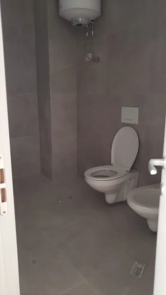 Tirane, shitet apartament 1+1+Ballkon Kati 4, 83 m² 135.000 € (Dritan Hoxha)Kompleksi E-88