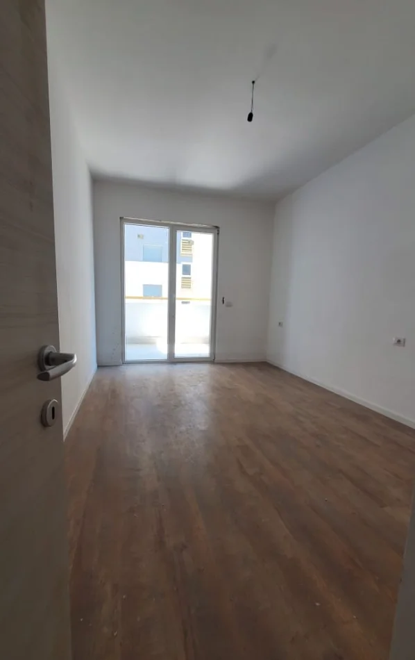 Tirane, shitet apartament 1+1+Ballkon Kati 4, 82 m² 135.000 € (Rruga Dritan Hoxha)