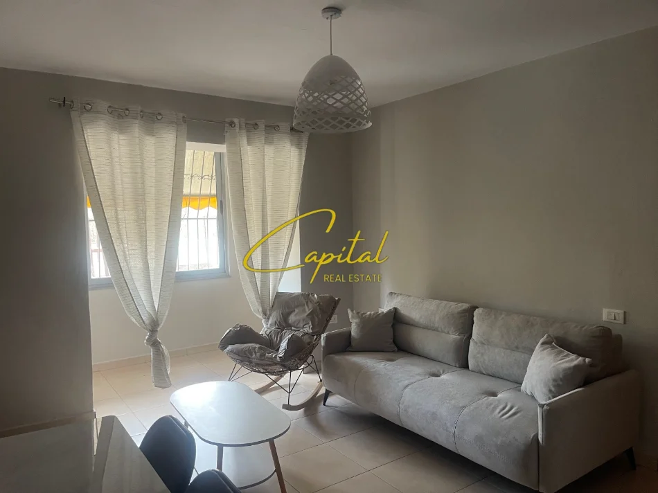 Tirane, jepet me qera apartament 1+1 Kati 2, 50 m² 450 € (BLV BAJRAM CURRI)