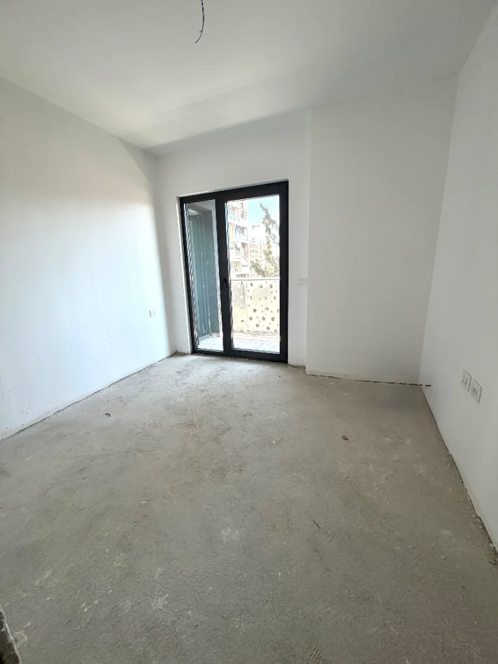 Tirane, shitet apartament 1+1+Aneks+Ballkon Kati 3, 71 m² 180.000 € 