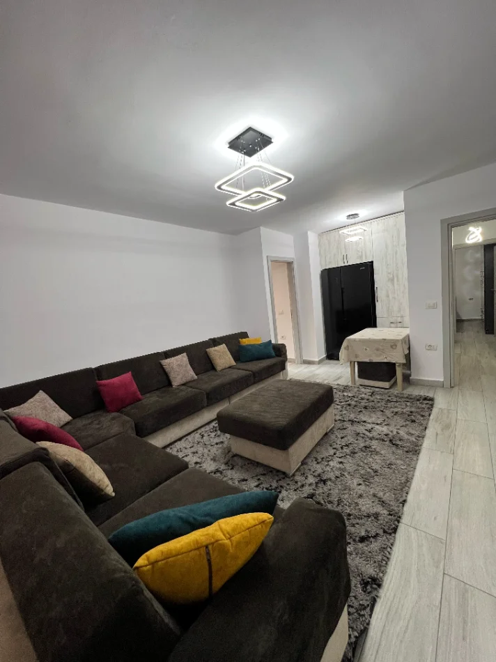 Tirane, jepet me qera apartament 2+1 Kati 3, 90 m² 800 € (rruga e elbasanit)