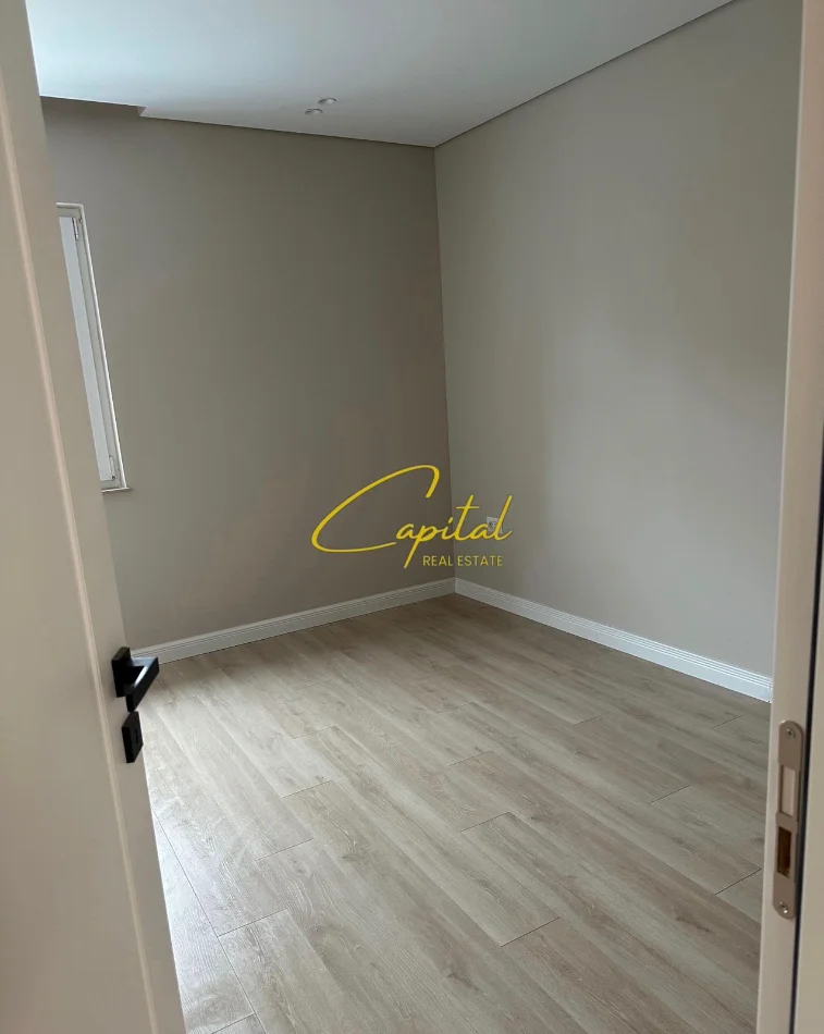 Tirane, jepet me qera zyre Kati 3, 105 m² 850 € (DON BOSKO)