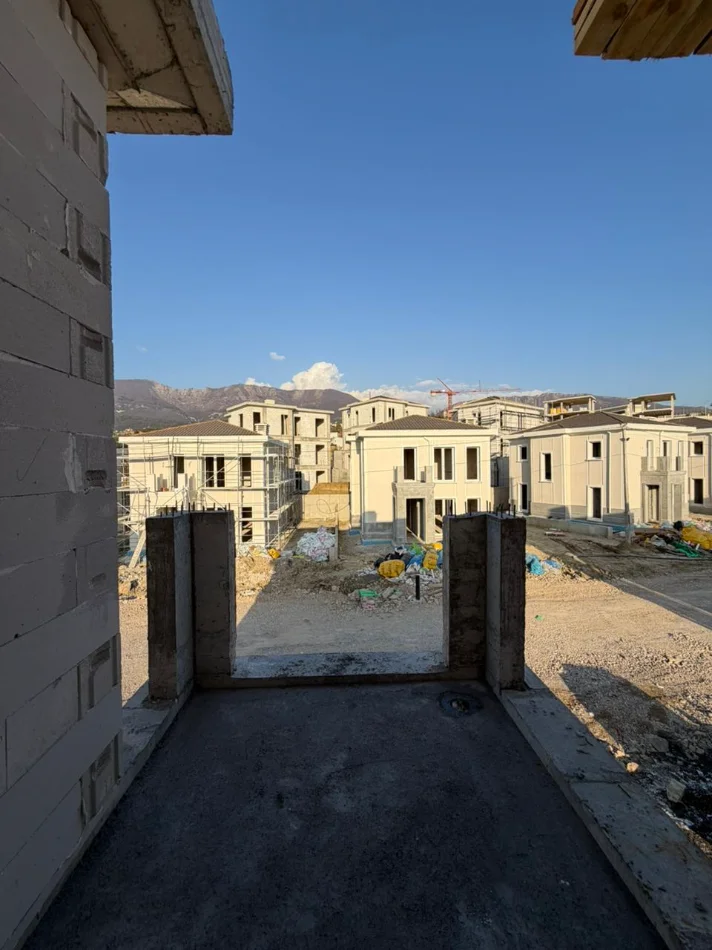 Tirane, shitet Vile 3 Katshe , 266 m² 700.000 € (ROLLING HILLS , LIQENI I FARKES)