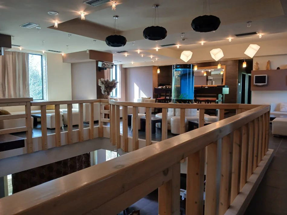 Lushnje, jepet me qera hotel Kati 1, 500 m² 2.200 € (Divjake)