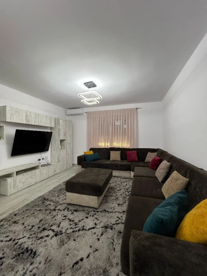 Tirane, jepet me qera apartament 2+1 Kati 3, 96 m² 800 € (RRUGA ELBASANIT)