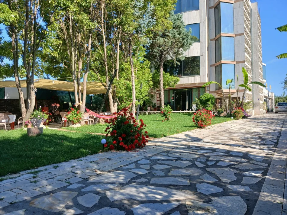 Divjake, shitet hotel , 1.200 m² 960.000 € 