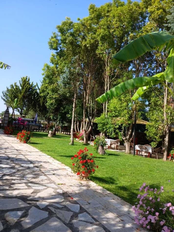 Divjake, jepet me qera hotel , 1.200 m² 2.200 € (Karavasta)