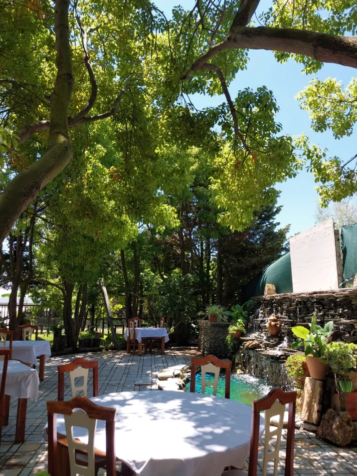 Divjake, jepet me qera hotel , 1.200 m² 2.200 € (Karavasta)