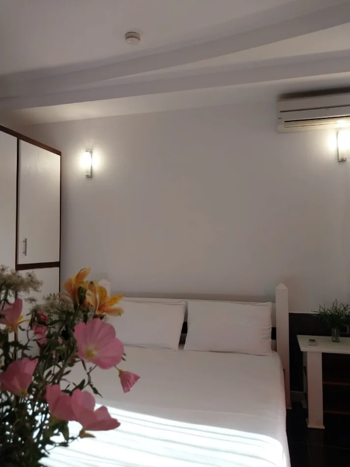 Divjake, jepet me qera hotel , 1.200 m² 2.200 € (Karavasta)