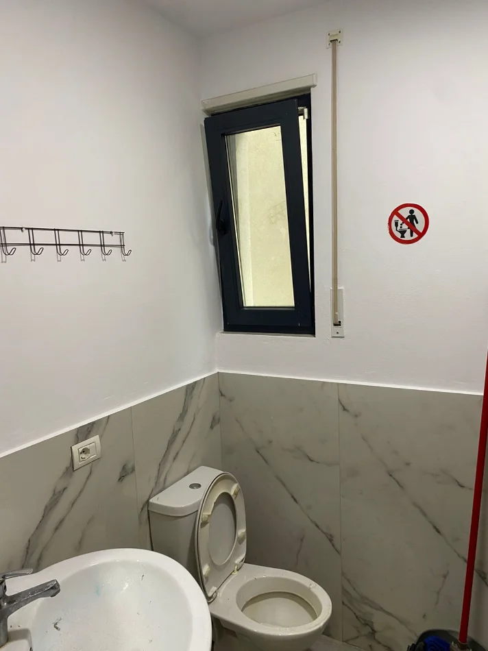 Tirane, jepet me qera apartament 1+1 Kati 1, 55 m² 380 €