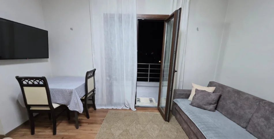 Tirane, jepet me qera apartament 1+1 Kati 3, 