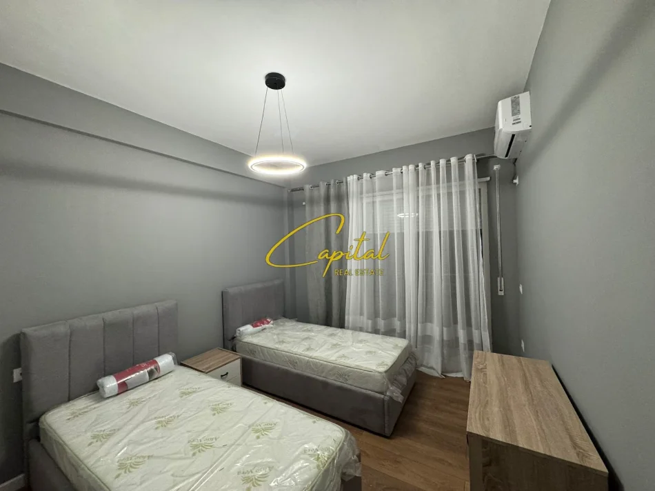 Tirane, jepet me qera apartament 2+1 Kati 3, 100 m² 1.200 € (KOPSHTI BOTANIK)