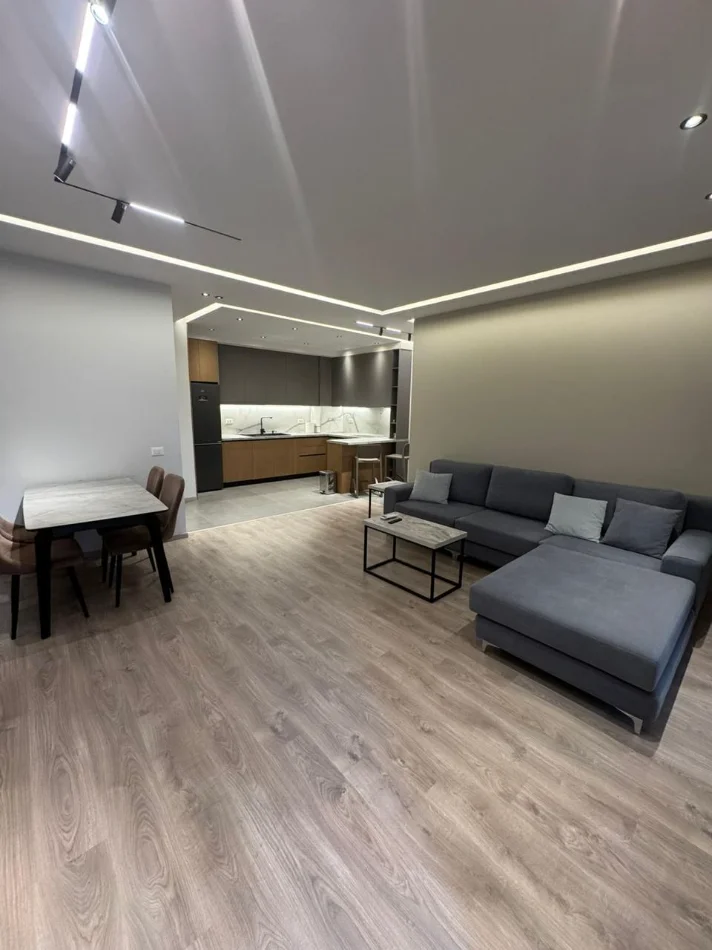 Tirane, jepet me qera apartament 2+1+Aneks+Ballkon Kati 5, 123 m² 1.300 € (Rruga Kavajes)