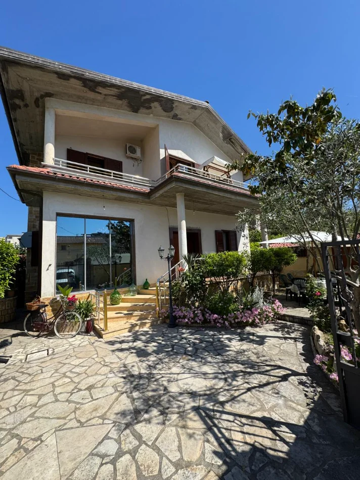 Kavaje, shitet Vile 3+1+Aneks+Ballkon Kati 2, 281 m² 200.000 € (Kavaje)