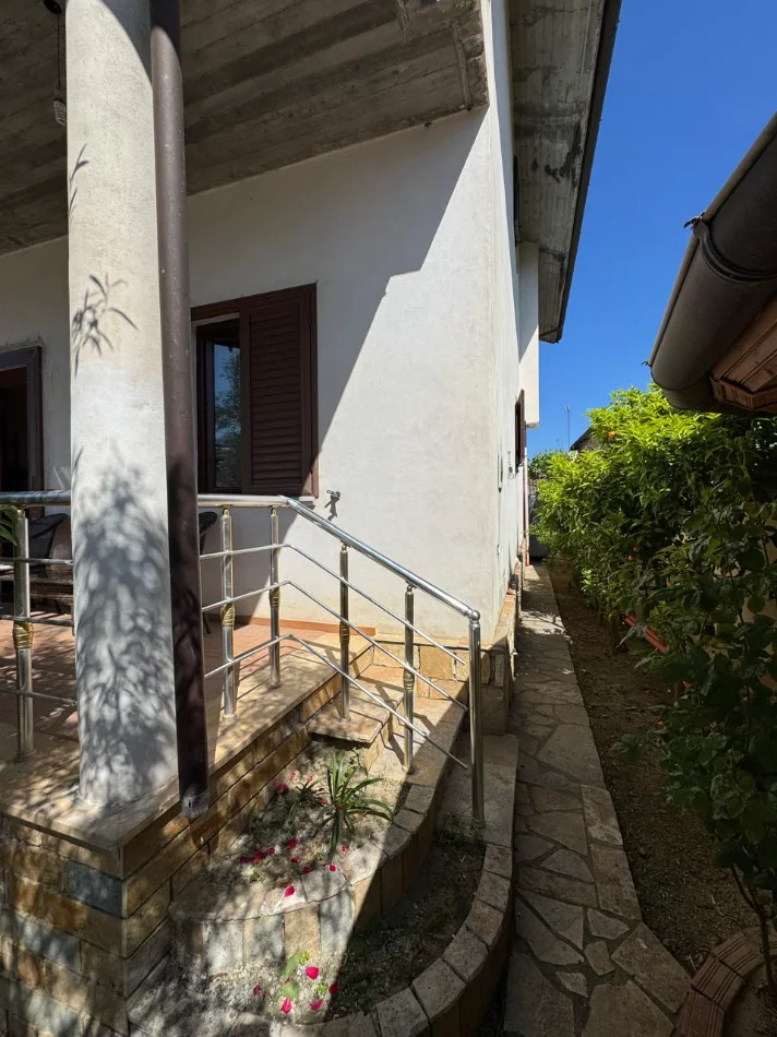 Kavaje, shitet Vile 3+1+Aneks+Ballkon Kati 2, 281 m² 200.000 € (Kavaje)