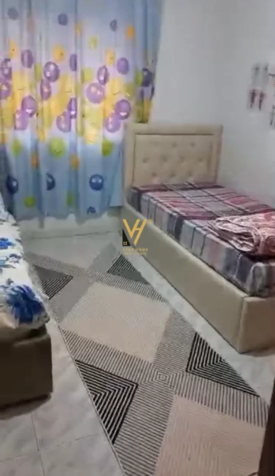 Tirane, jepet me qera apartament 3+1+Ballkon Kati 2, 140 m² 720 € (KRISTAL CENTER)