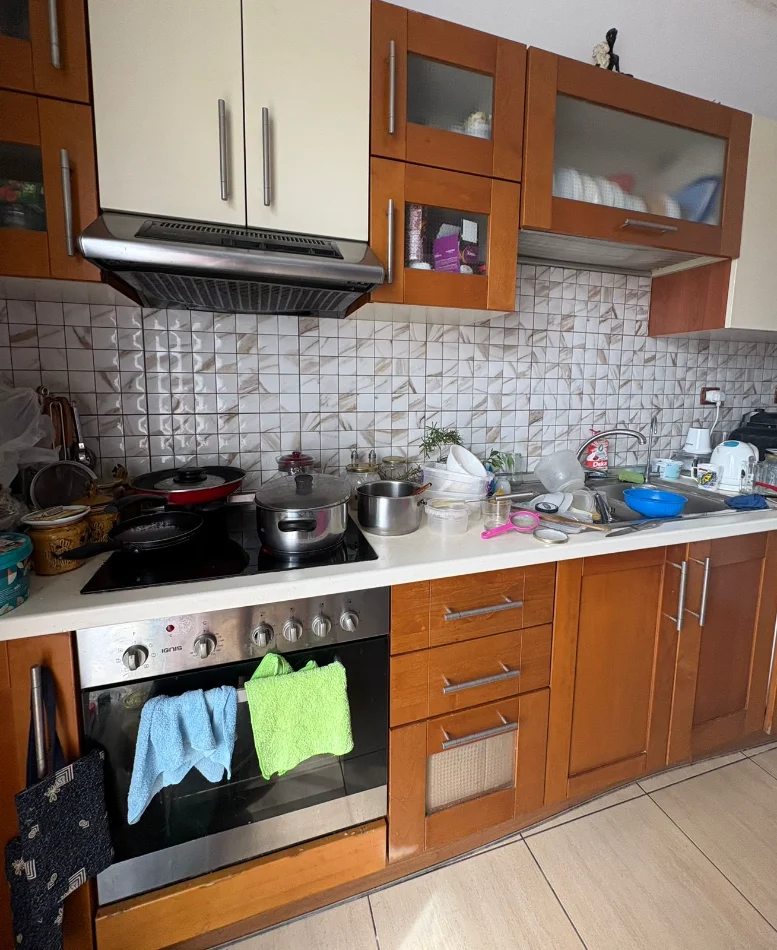 Tirane, jepet me qera Vile 2+1+Ballkon Kati 3,