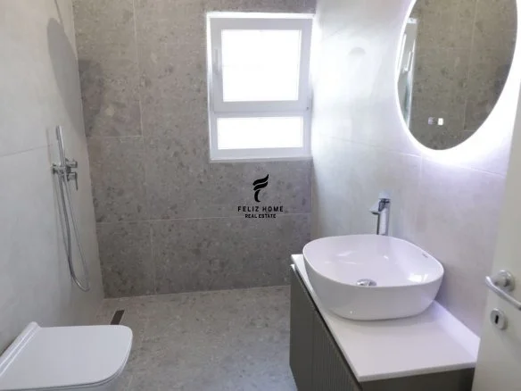 Tirane, jepet me qera apartament 2+1 Kati 3, 80 m² 680 € (PORCELAN)