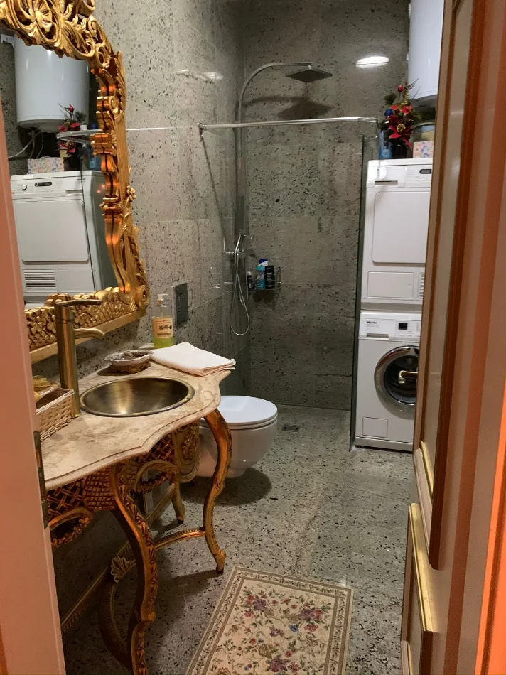 Tirane, shitet apartament 2+1 Kati 2, 122 m² 220.000 € (Kinostudio)