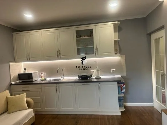 Tirane, jepet me qera apartament 2+1 Kati 5, 75 m² 800 € (BULEVARDI BAJRAM CURRI)