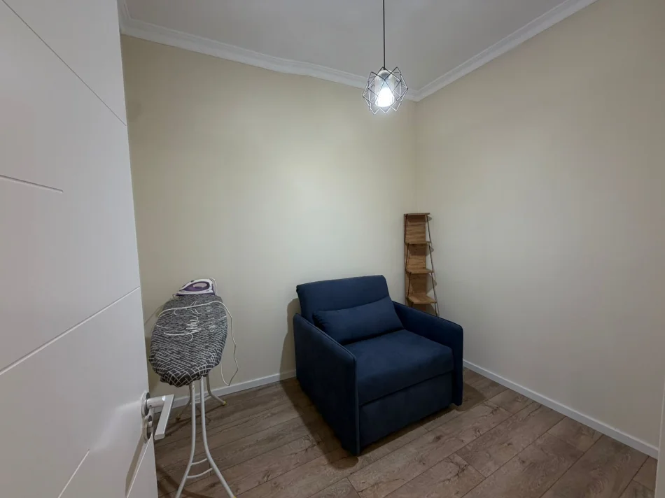 Durres, jepet me qera apartament 1+1+Ballkon Kati 4, 75 m² 500 € (Gjykata)