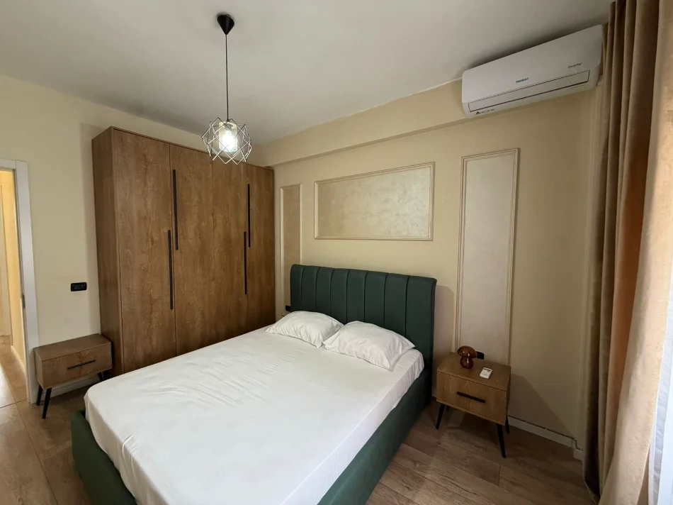 Durres, jepet me qera apartament 1+1+Ballkon Kati 4, 75 m² 500 € (Gjykata)