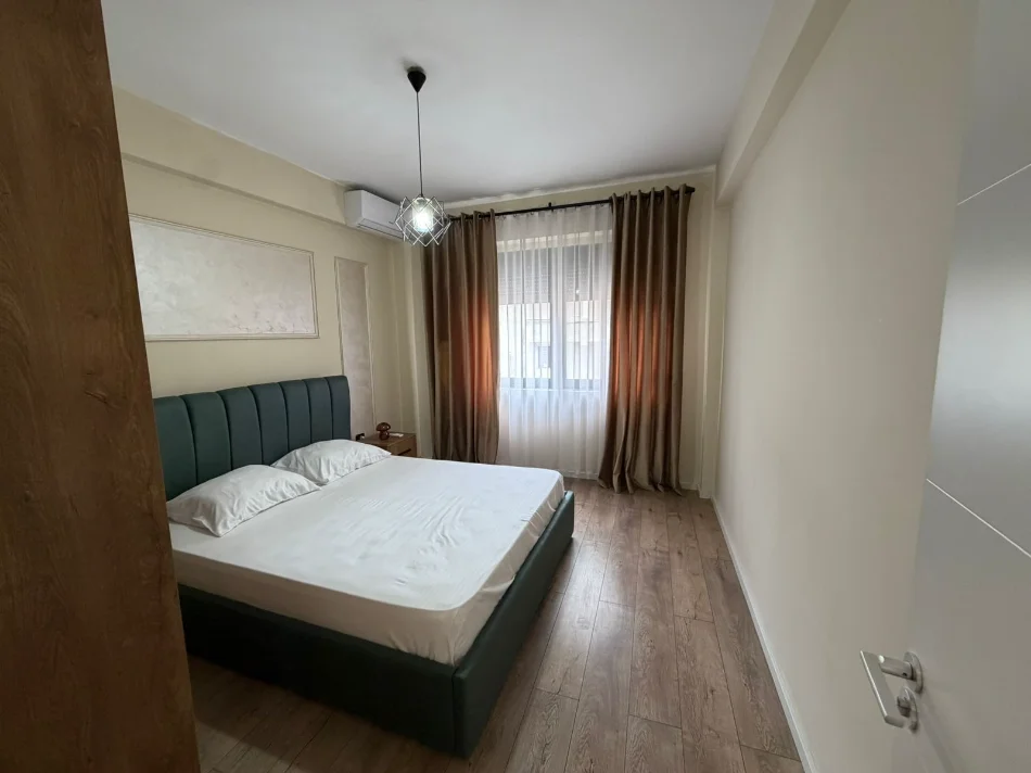 Durres, jepet me qera apartament 1+1+Ballkon Kati 4, 75 m² 500 € (Gjykata)