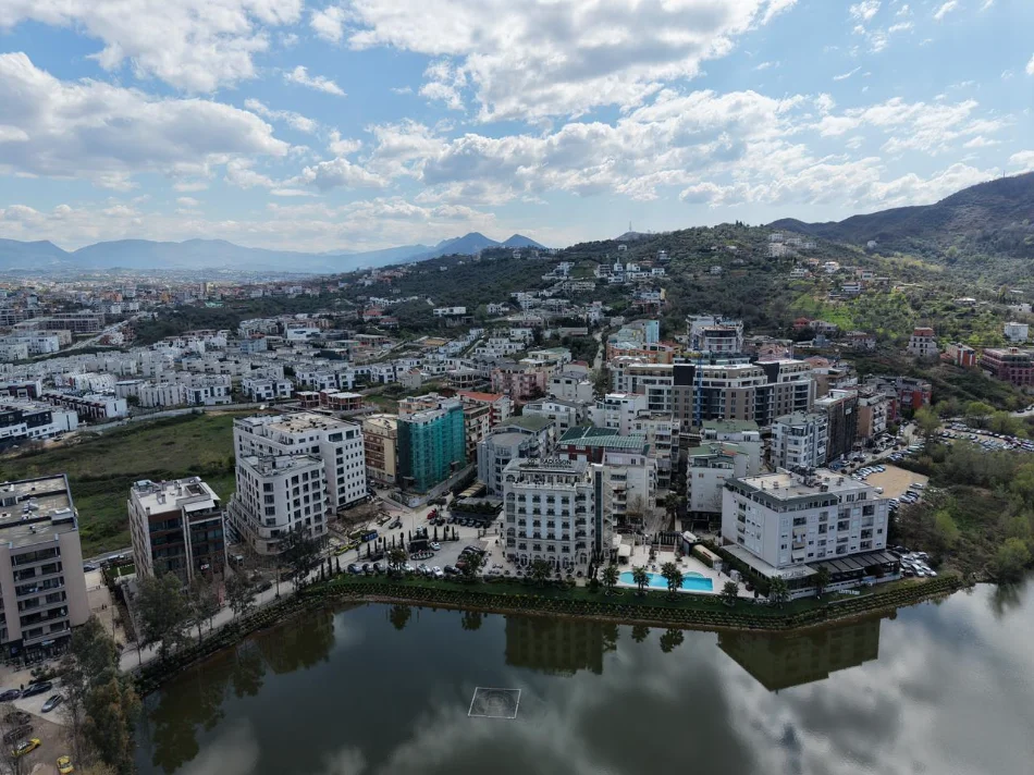 Tirane, shitet apartament duplex 3+1+Ballkon , 223 m² 380.000 € (Liqeni I Thate, Tirane)