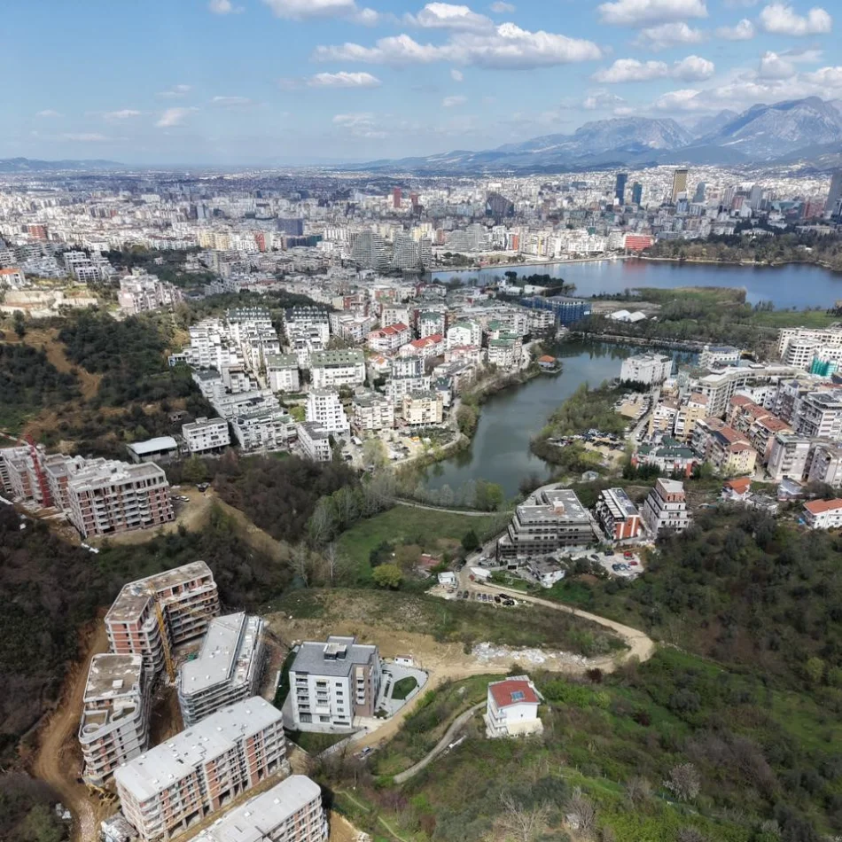 Tirane, shitet apartament 2+1+Ballkon , 144 m² 245.000 € (Liqeni i Thate)