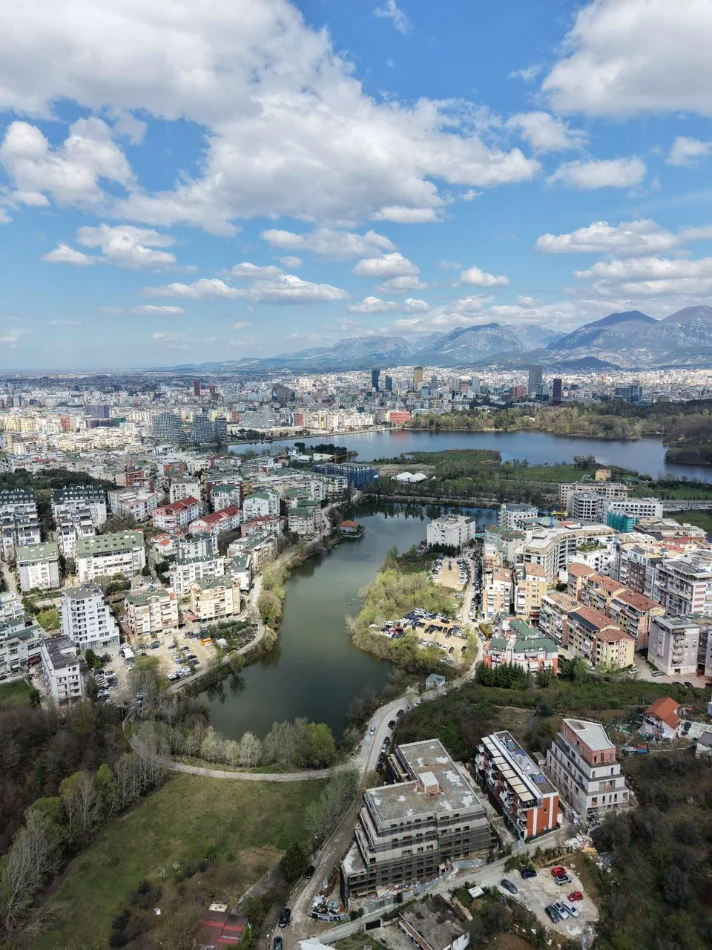 Tirane, shitet apartament 2+1+Ballkon Kati 2, 144 m² 245.000 € (Liqeni I Thate, Tirane)