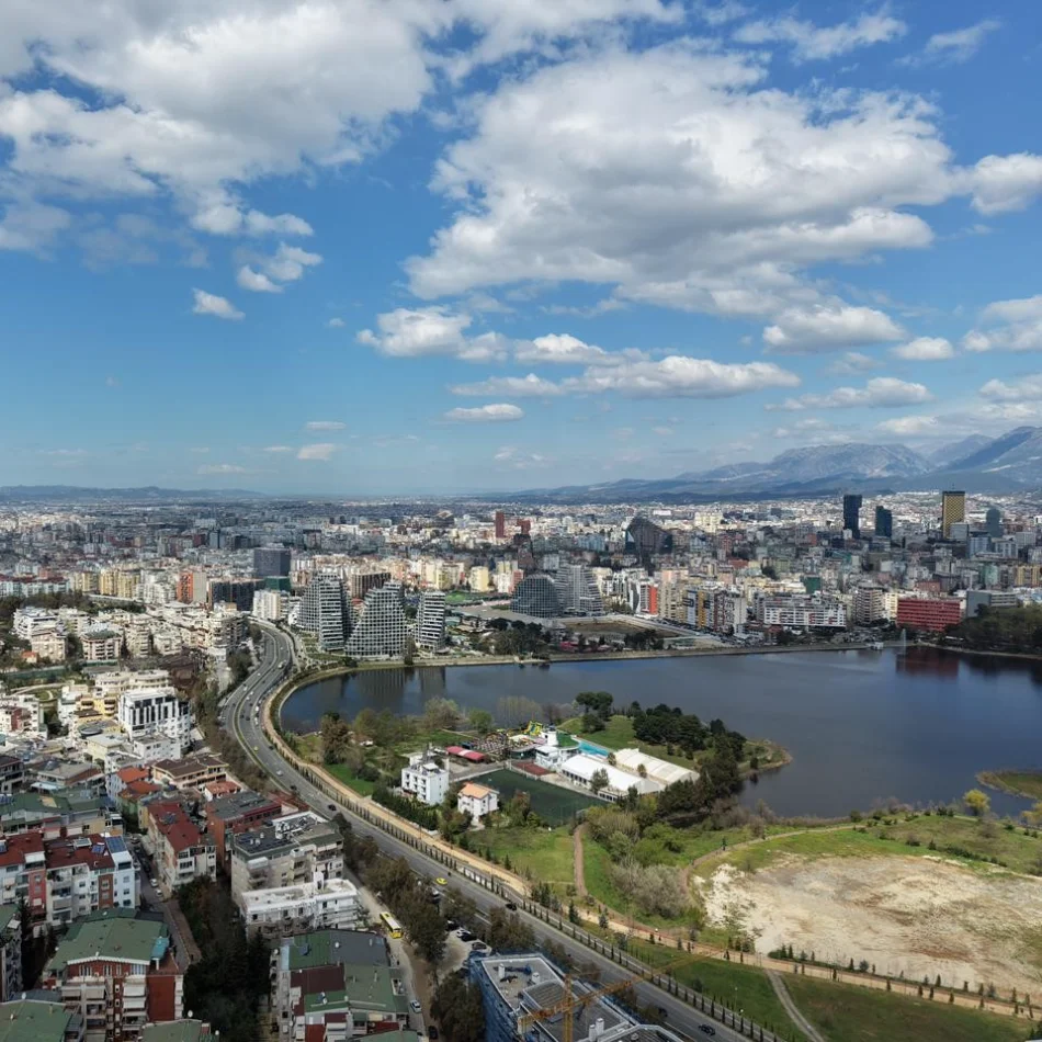 Tirane, shitet apartament 2+1+Ballkon , 144 m² 245.000 € (Liqeni i Thate)