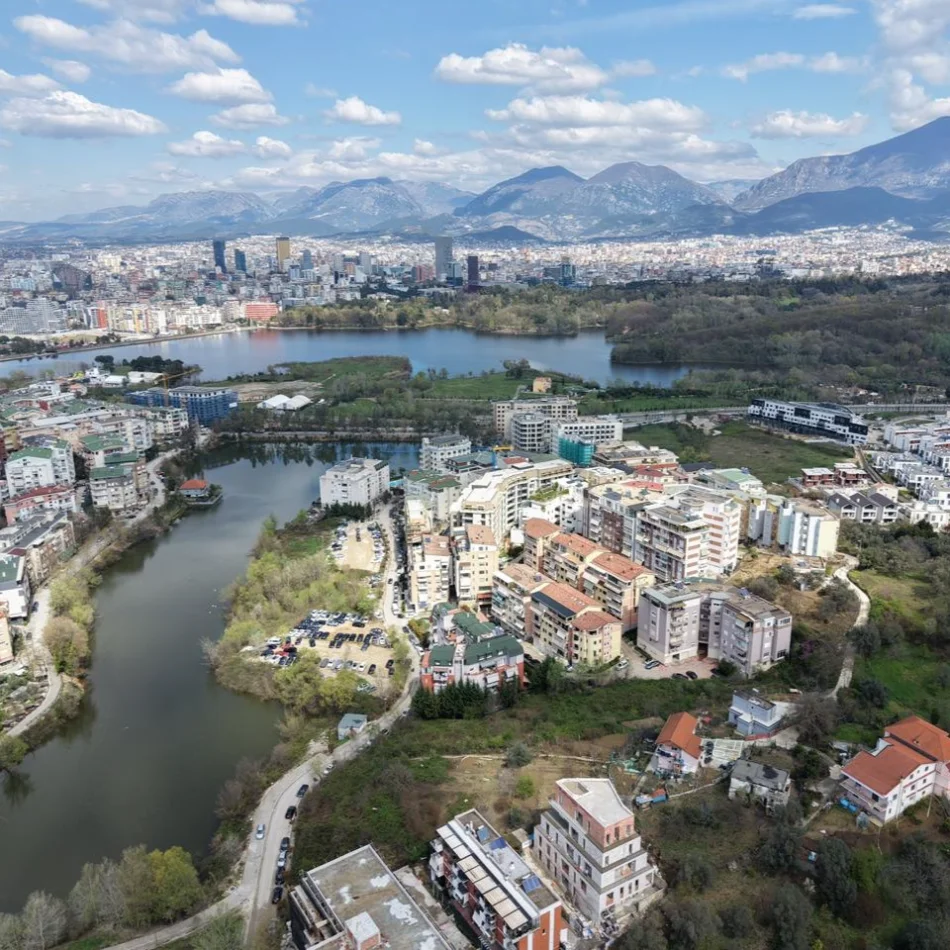 Tirane, shitet apartament 2+1+Ballkon , 144 m² 245.000 € (Liqeni i Thate)